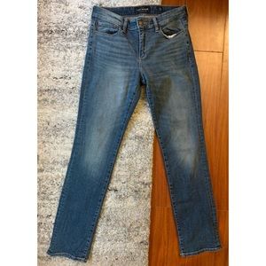 Free with purchase over $30 / Lucky Brand Jeans Mid Rise Sweet Straight Size 28